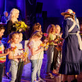 230401-104_Sebnitz tanzt_Ballabend_Danke_Kindertanz_Blumenmaedchen_Isabel-Doil.jpg