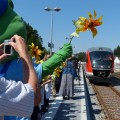Der erste Zug rollt ein